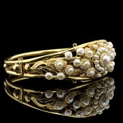 Brazalete de oro amarillo 18 kt y perlas cultivadas