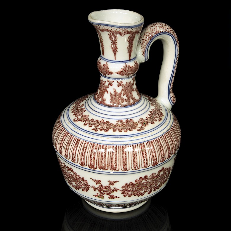 Chinese enameled porcelain pitcher, 20th century