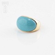 18k yellow gold and turquoise ring.