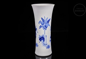 Blue and white porcelain vase “Heavenly Garden”, Qing dynasty