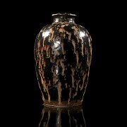 Meiping vase with ‘Tiger-skin’ glaze, Song dynasty