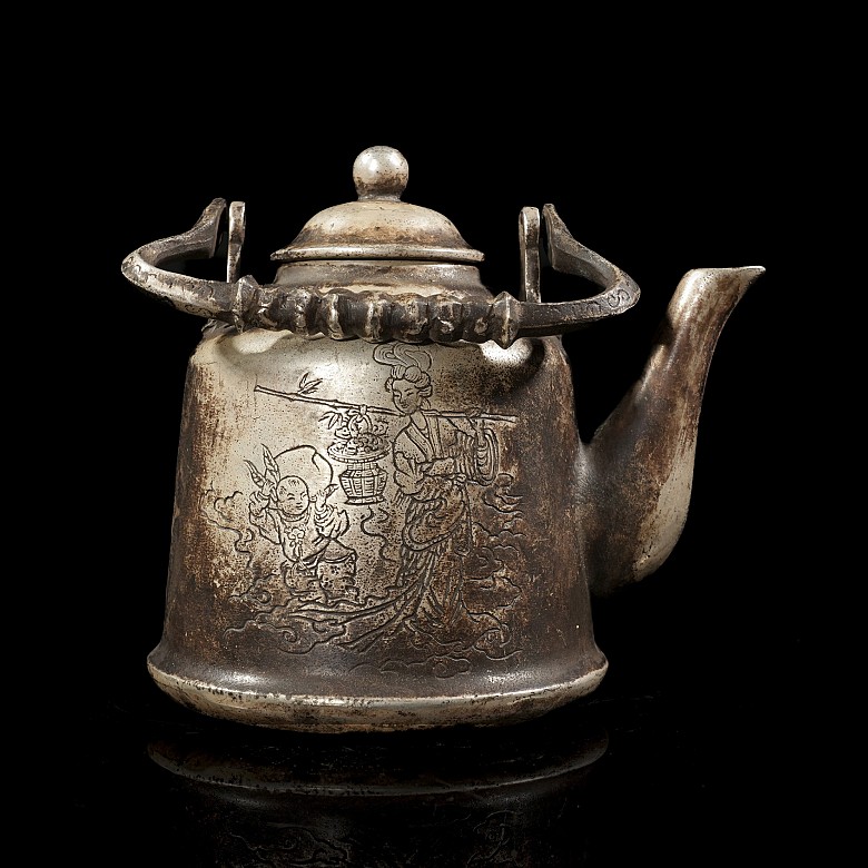 Small silver teapot ‘Lady and Child’, Qing dynasty