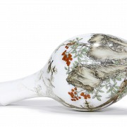 A Falangcai porcelain vase with nature and birds, Qianlong (1736 - 1795).