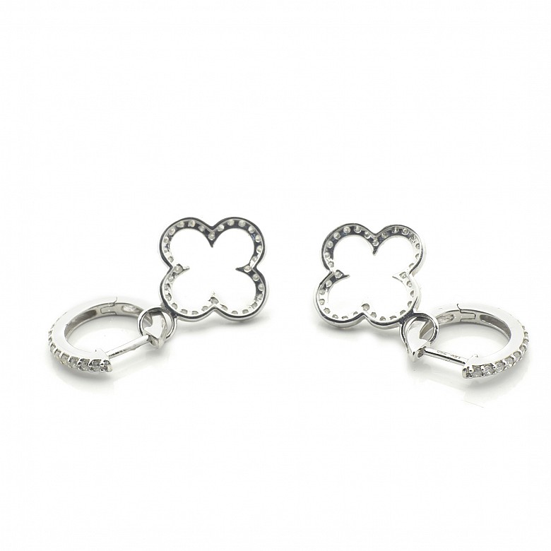 Earrings in 18k white gold and diamonds