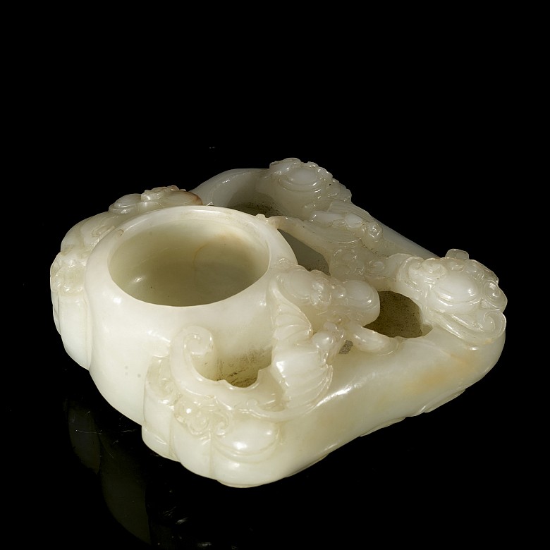 Carved jade brush container ‘Bats and Clouds’, Qing dynasty