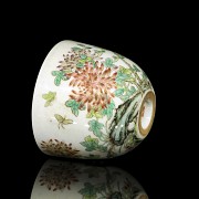 Tea bowl with chrysanthemums, 20th century