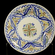 Pareja de platos cerámica de manises, s. XX