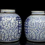 Two ginger jars, blue and white, 20th century