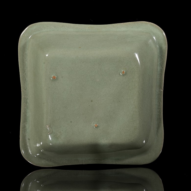 Recipiente de cerámica vidriada celadón, dinastía Qing