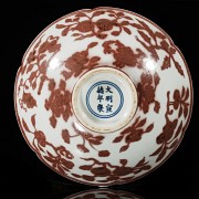 Enamelled porcelain bowl ‘Flowers’, with Xuande mark