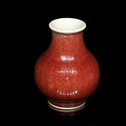 Small ‘Bull's Blood’ glazed porcelain vase, 20th century