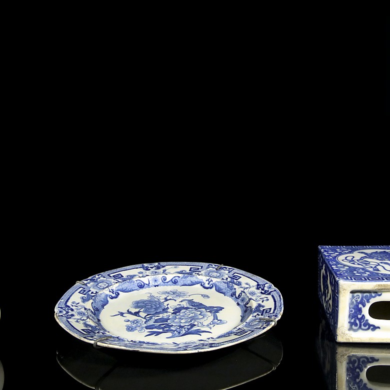 Conjunto de porcelana, azul y blanco, S.XX