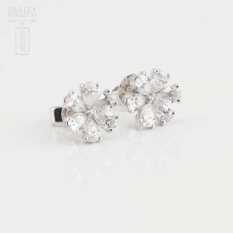 Earrings 18k white gold and 1,87ct diamonds.