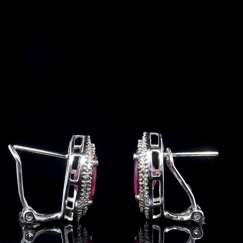 Earrings in 18kt white gold with rubies and diamonds