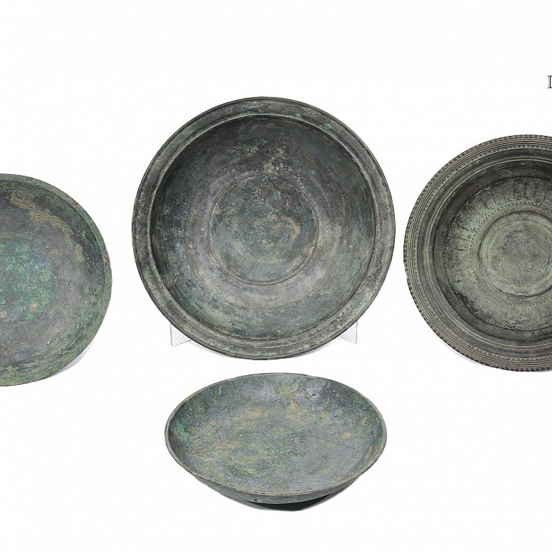 Lote de platos de bronce, Indonesia