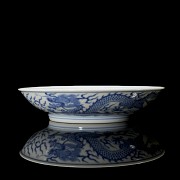 Blue and white porcelain ‘Dragons’ dish, with Guangxu seal