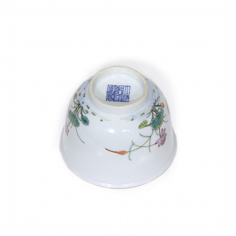 Small enameled bowl, Qianlong seal.