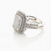 18k white gold ring with diamonds