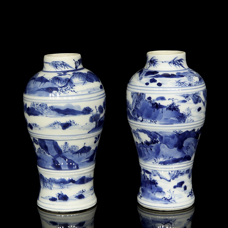 Pair of small blue and white vases, Qing dynasty