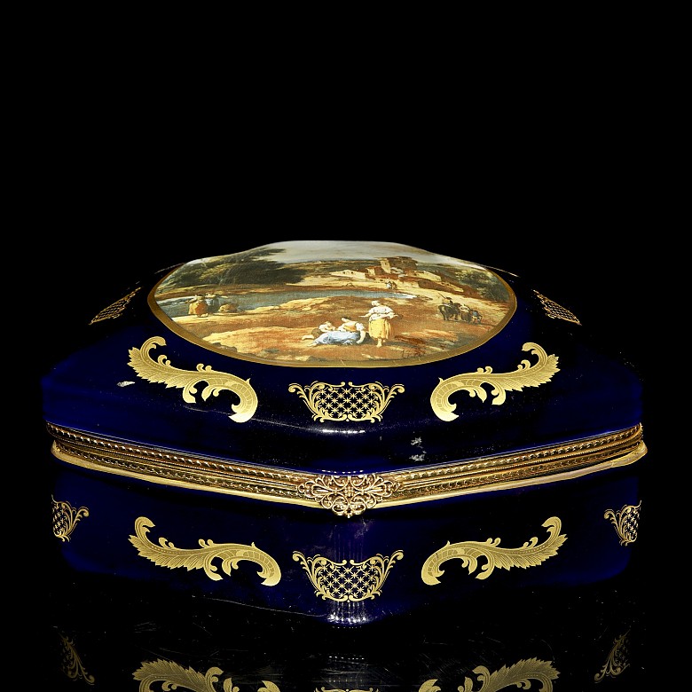 Joyero de porcelana francesa estilo Sèvres, ppo. s.XX