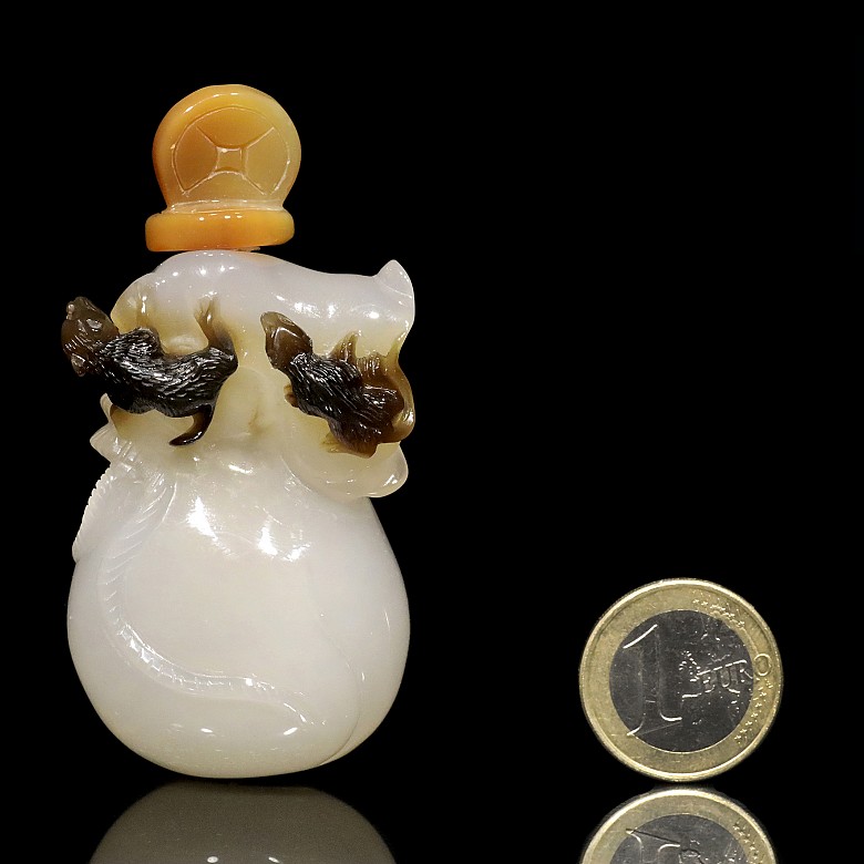 Agate Snuff Bottle, Qing dynasty, Qianlong