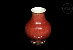 Small ‘Bull's Blood’ glazed porcelain vase, 20th century