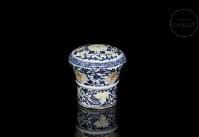 Objeto de porcelana vidriada azul y rojo, dinastía Qing