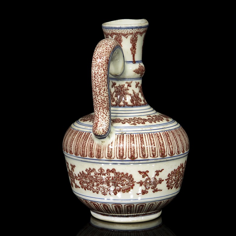 Chinese enameled porcelain pitcher, 20th century