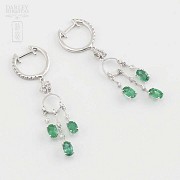 Earrings in 18k white gold, emeralds and diamonds