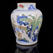 Wucai ware ‘Scene’ vase, Qing dynasty