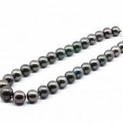 Tahitian pearl necklace in diminishing size.