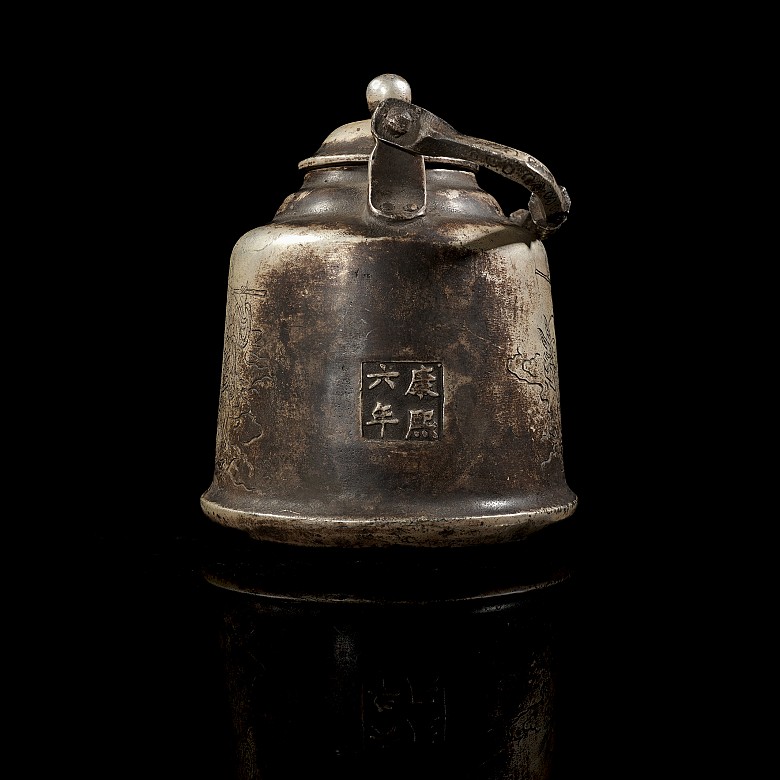 Small silver teapot ‘Lady and Child’, Qing dynasty