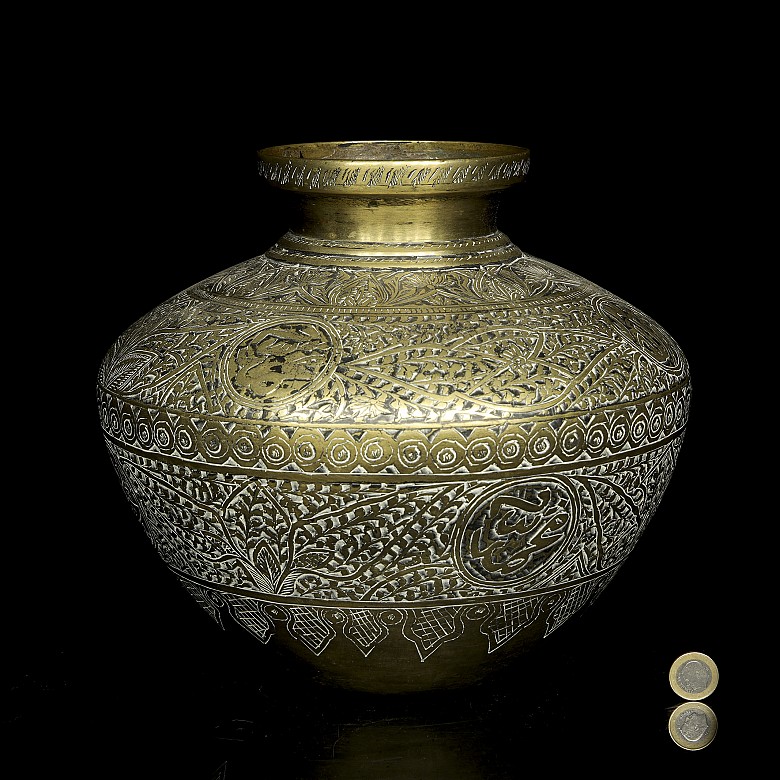 Gilt-embossed metal vase, 20th century - 7