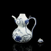 Blue-and-white porcelain ‘Hulu’ teapot, Ming dynasty