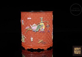 Glazed porcelain brush pot “Eight treasures”, Qing dynasty with Qianlong seal