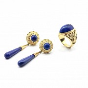 18k yellow gold ring and earrings set with lapis lazuli.