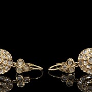 Pendientes en oro amarillo de 18 kt y brillantes, circa 1900