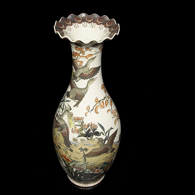 Porcelain vase ‘Birds in the Garden’, 20th century