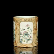 Porcelain Brush Pot ‘Flowers’, with Qianlong Seal