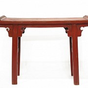 Mesa de madera lacada, s.XX