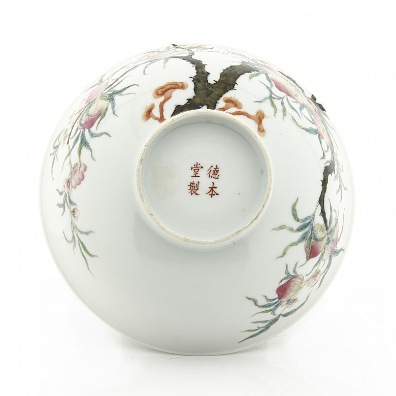 Porcelain with with Peaches and Bats, 19th century.