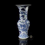 Blue and white glazed porcelain Zun Vase ‘Dragons’, with Kangxi mark