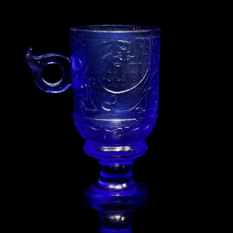 Blue glass cup, Han Dynasty (206 b.C - 220 a.C)