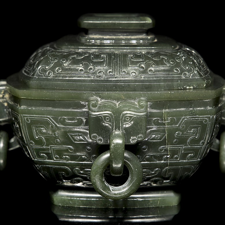 Spinach green jade “Gui” vessel, Qing dynasty