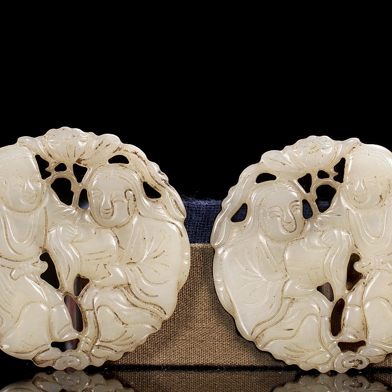 Pair of jade plaques ‘Figures’, Qing dynasty