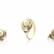 Ring and earrings set, 18k yellow gold and pearls