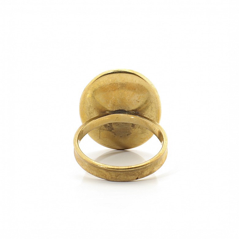 Anillo de oro amarillo 18k y coral