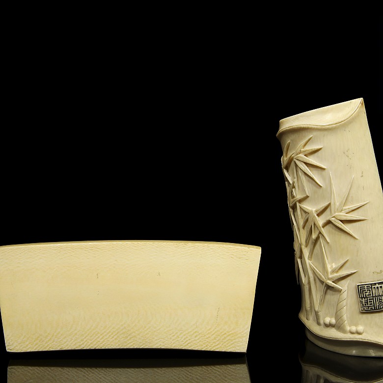 Two ivory carvings, early 20th century