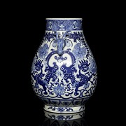 Hu ‘Deer and Dragon’ vase, Qing dynasty