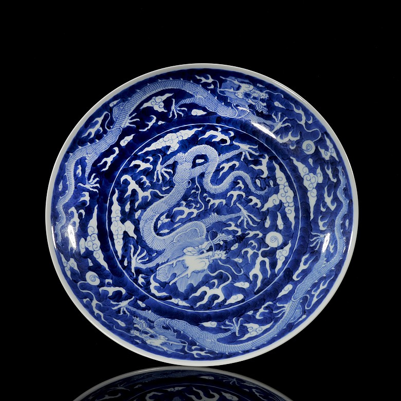 Blue-and-white porcelain ‘Dragons’ plate, Qing dynasty with Daoguang seal